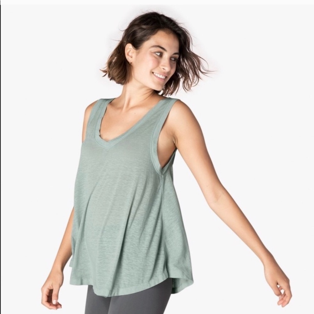Beyond Yoga Vneck shirt
